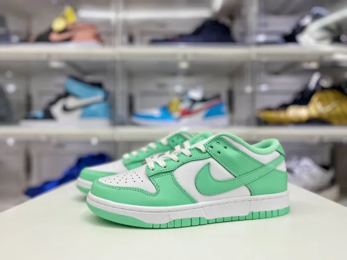 Nike Dunk Low Green Glow (W)