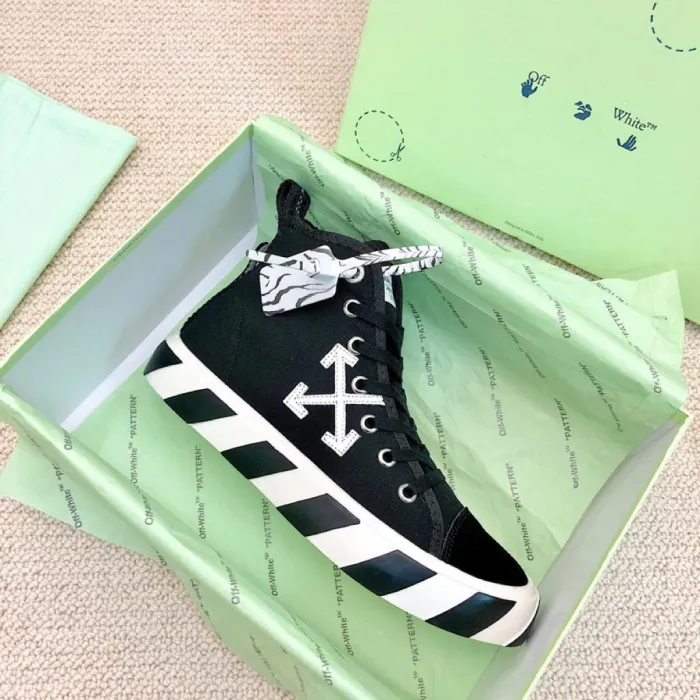 OFF-WHITE Vulcanized Mid Top Black White